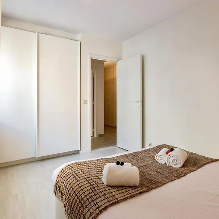 شقة Sunny With Terrace At 100 Meters From Beach